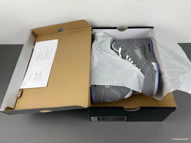 Grey Air Jordan Wolf Retro 136027-005 5 0516